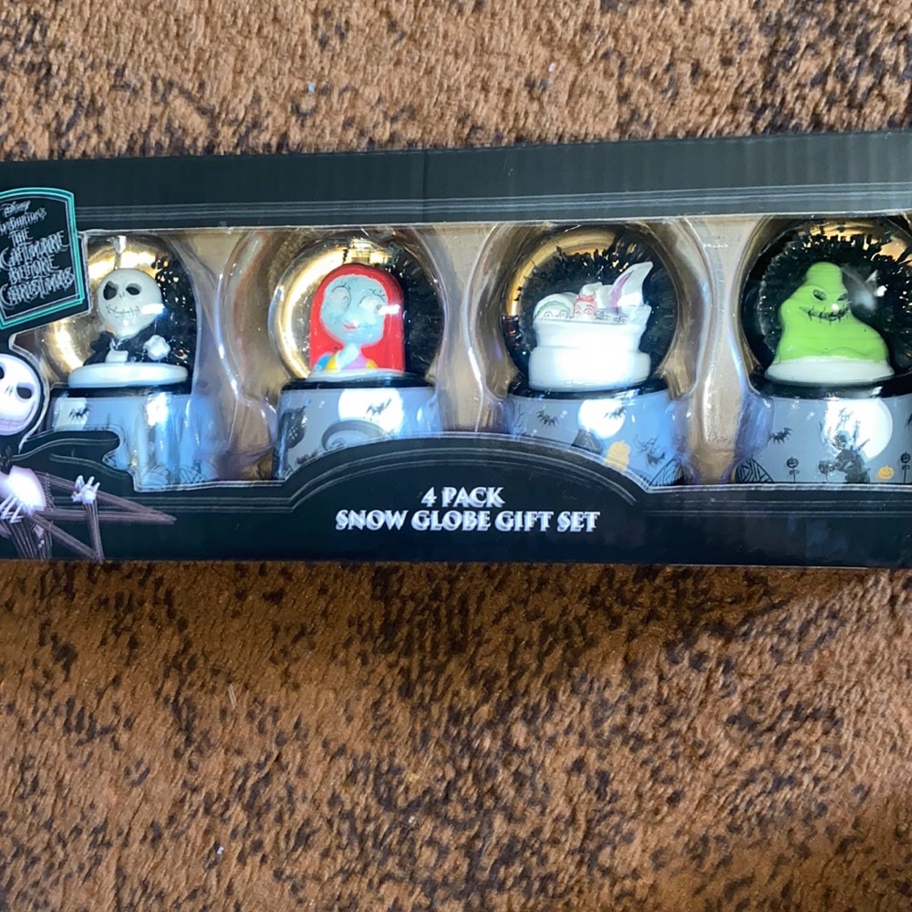 Disney nightmare before Christmas snow globe
